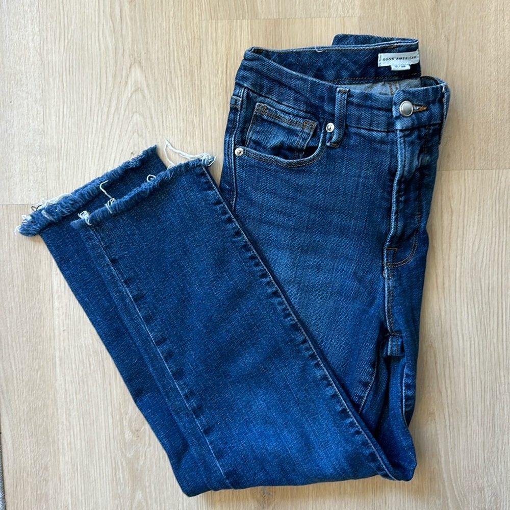 Good American Slim Straight Cropped Jeans with Raw Hem